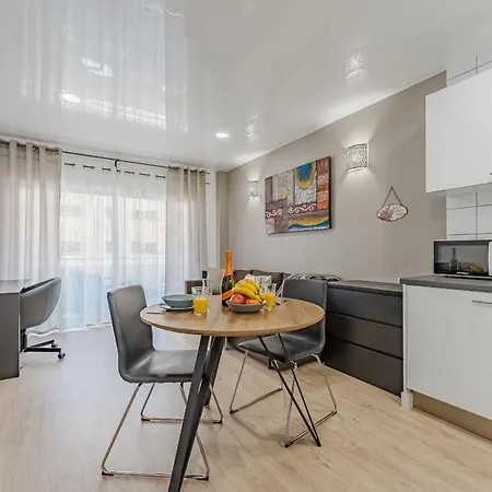 Modern Sunny 100m From The Appartamento *