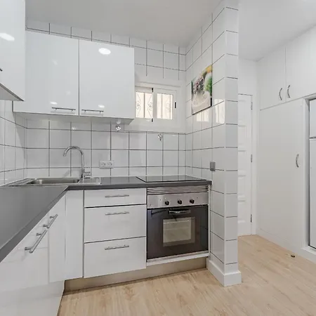 Modern Sunny 100m From The Appartamento