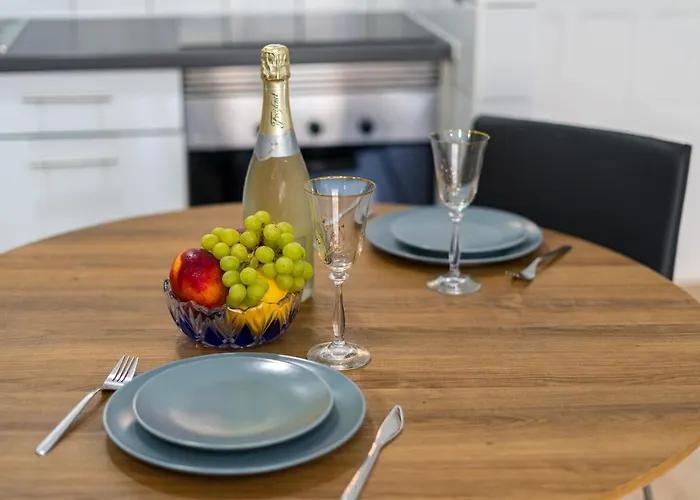 Modern Sunny 100m From The * 로스크리스티아노스