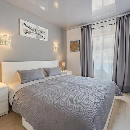 Modern Sunny 100m From The Apartament