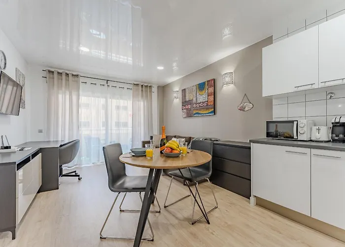 Modern Sunny 100m From The Apartman *